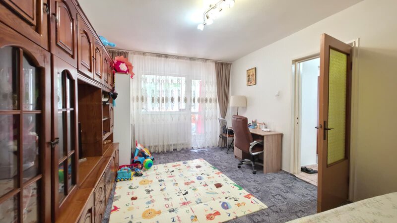 Ozana Jean Steriadi Buhusi 2 camere  decomandat  bloc 1979, 54 MP
