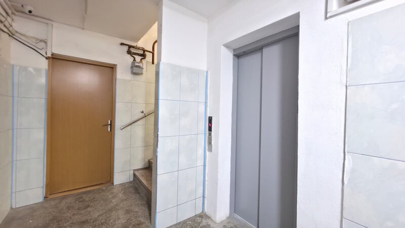 Ozana Jean Steriadi Buhusi 2 camere  decomandat  bloc 1979, 54 MP