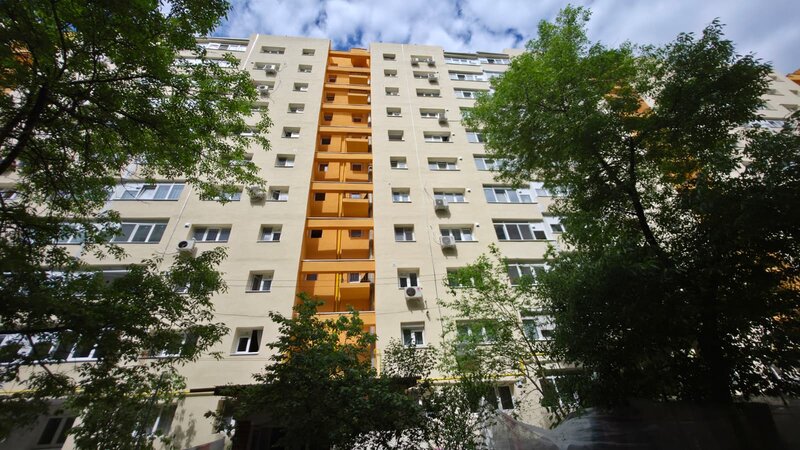 Ozana Jean Steriadi Buhusi 2 camere  decomandat  bloc 1979, 54 MP